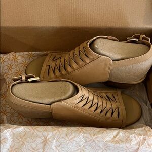 Comfortiva Tan Leather Sandals